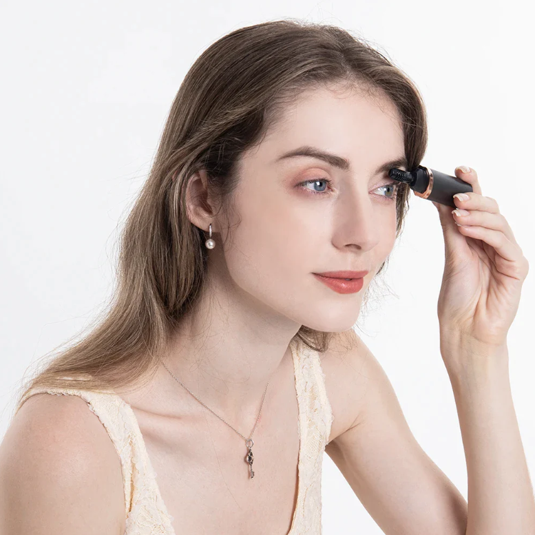 Electric Eyelash Curler in use